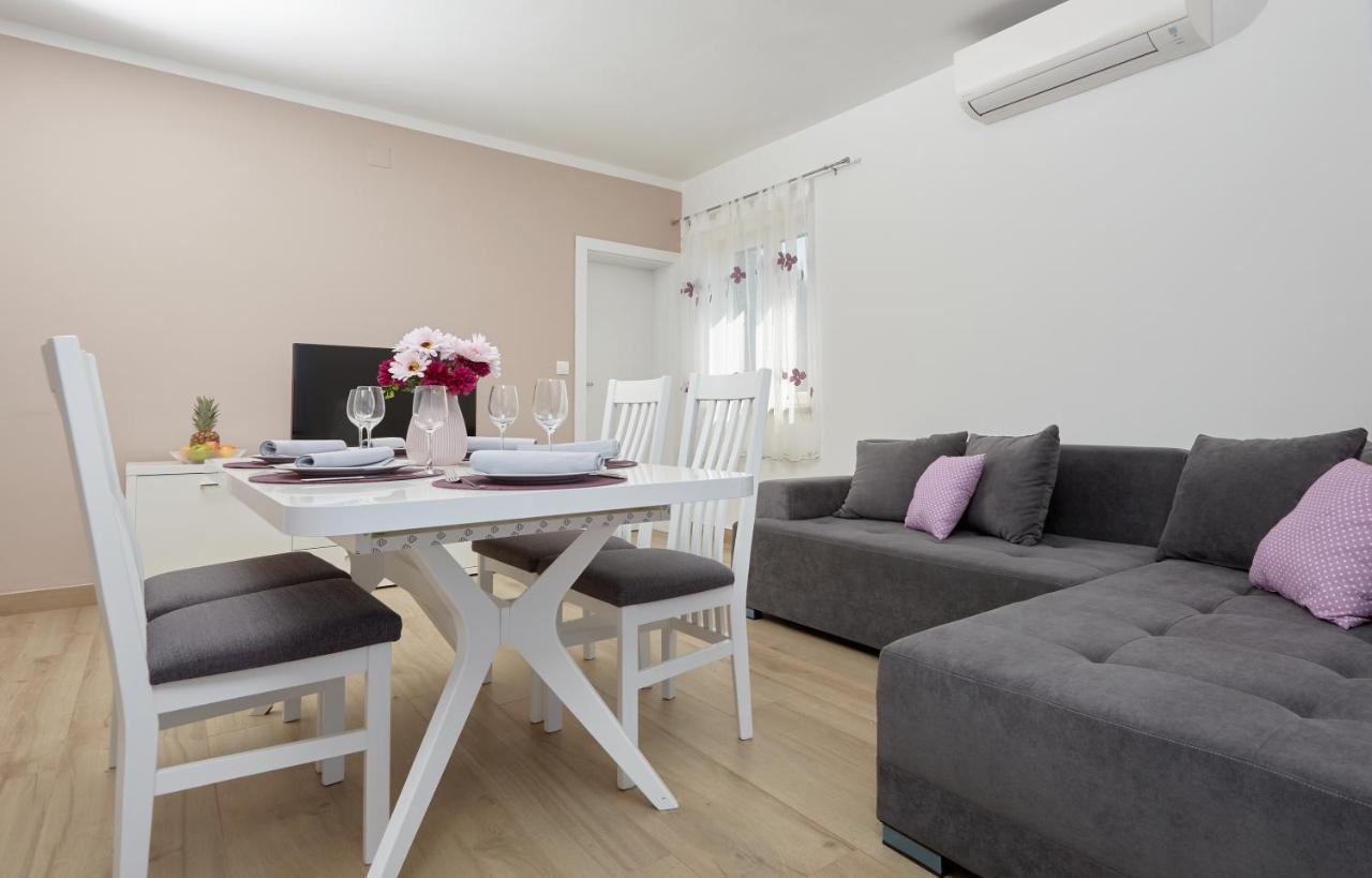 Apartments Nika Turanj Εξωτερικό φωτογραφία